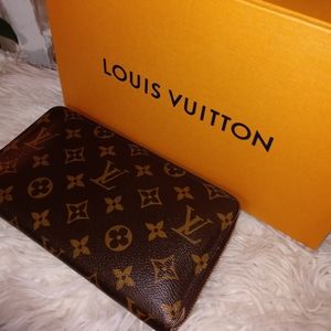 Louis Vuitton Monogram zippy organizer wallet